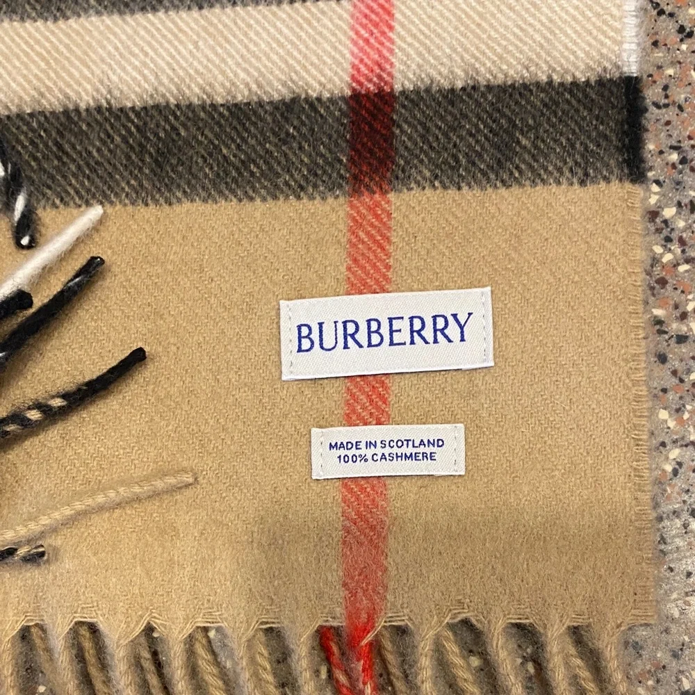 Burberry Beige and Black Cashmere Scarf - Picture 4 of 5